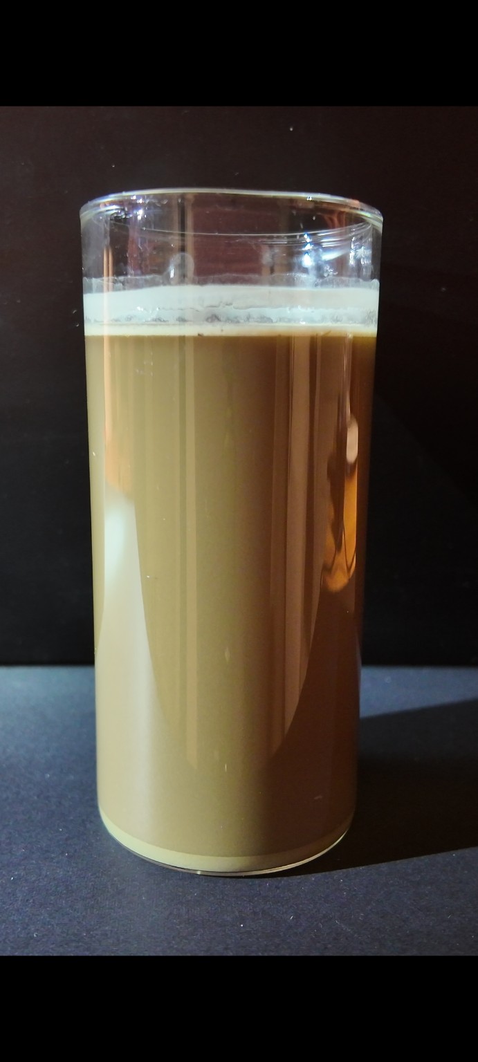 Antes: mezcla de arcilla y húmicos. Se aprecia una capa de sedimento en la base del vaso.
